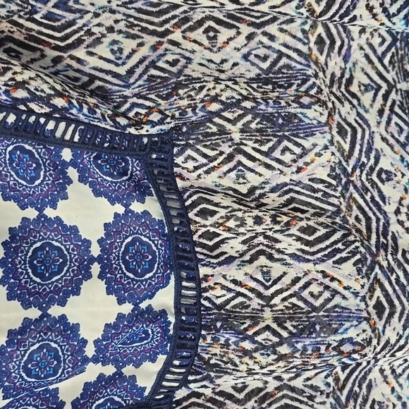 Figueroa and flower blouse - Picture 2 of 5